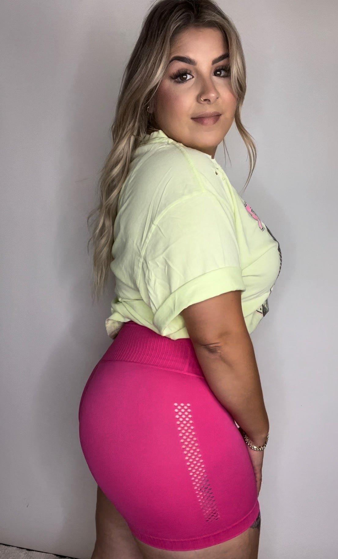 SEAMLESS BIKER SHORTS- HOT PINK